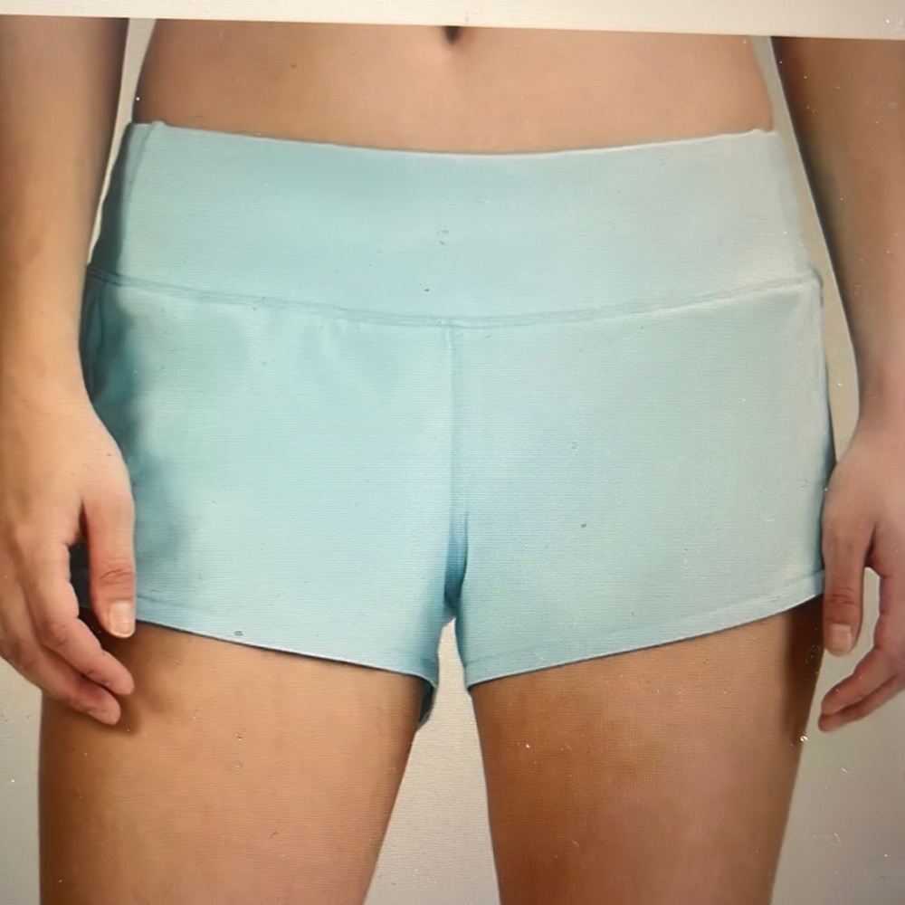 Lululemon speed up low-rise 2.5” shorts